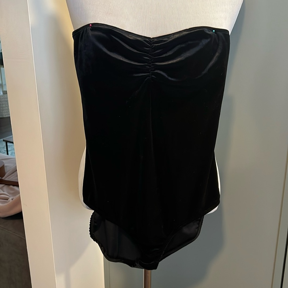 Strapless velvet bodysuit